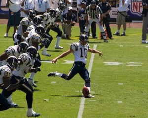 chargers_kickoff